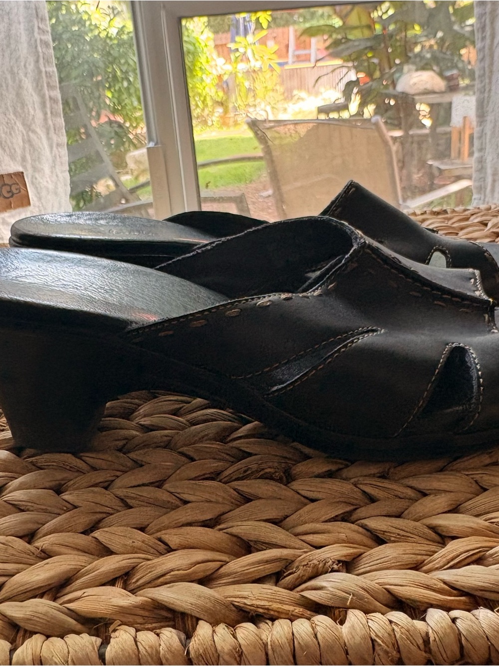Clarks Artisan Collection Women's Black Leather Sandals 9M EUC Contrast Stitch - Picture 7 of 10